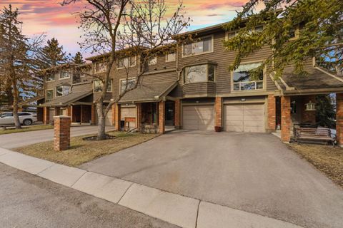Photo of 99 Midpark Gardens SE #28, Calgary, AB T2X 1L5 (MLS # A2298850)
