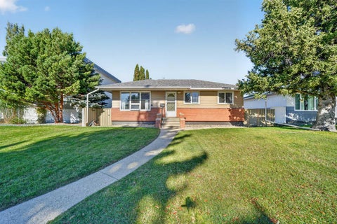 Photo of 2409 14 Avenue S, Lethbridge, AB T1K 0V8 (MLS # A2353373)