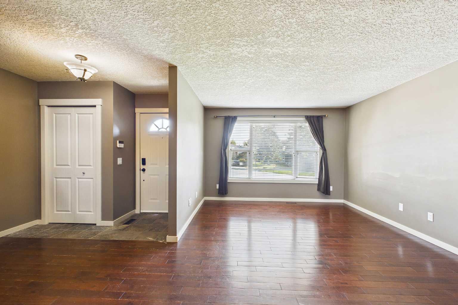 17 Deermeade Road SE