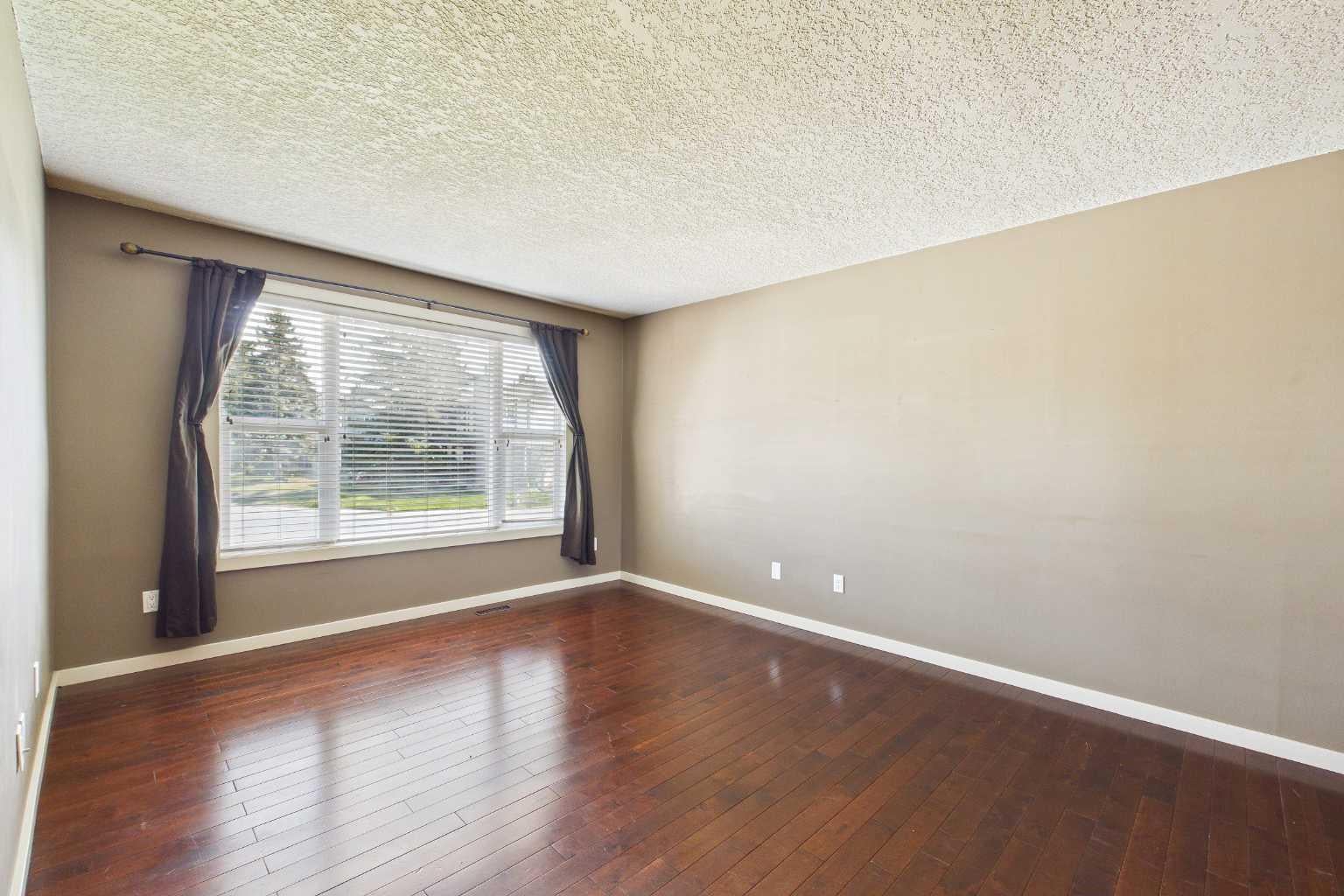 17 Deermeade Road SE