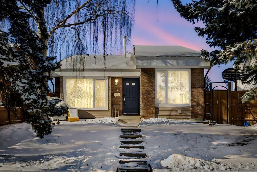 Photo of 95 Beddington Way NE, Calgary, AB T3K 1M8 (MLS # A2288089)