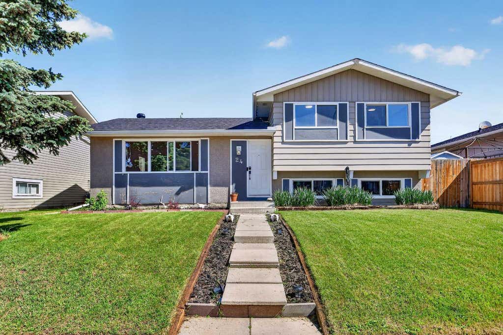 Photo of 24 Penworth Crescent SE, Calgary, AB T2A 4C7 (MLS # A2338712)