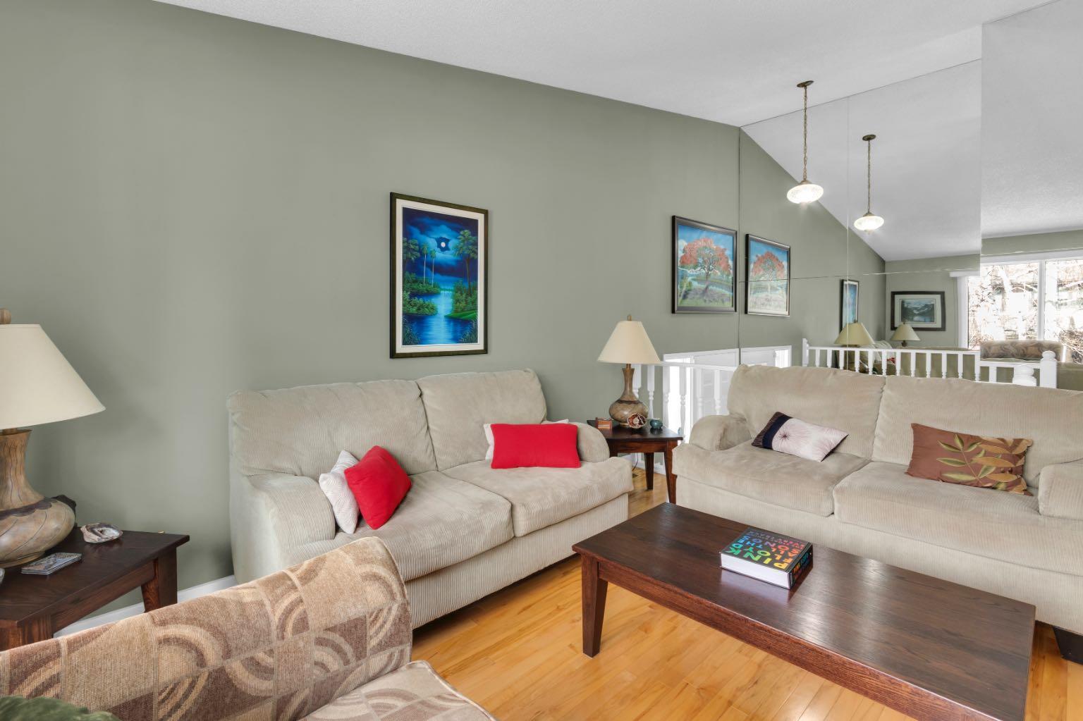 15 Coach Manor Rise SW