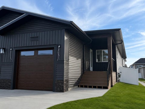 Photo of 83 Gray Close, Sylvan Lake, AB T4S 0W4 (MLS # A2334052)