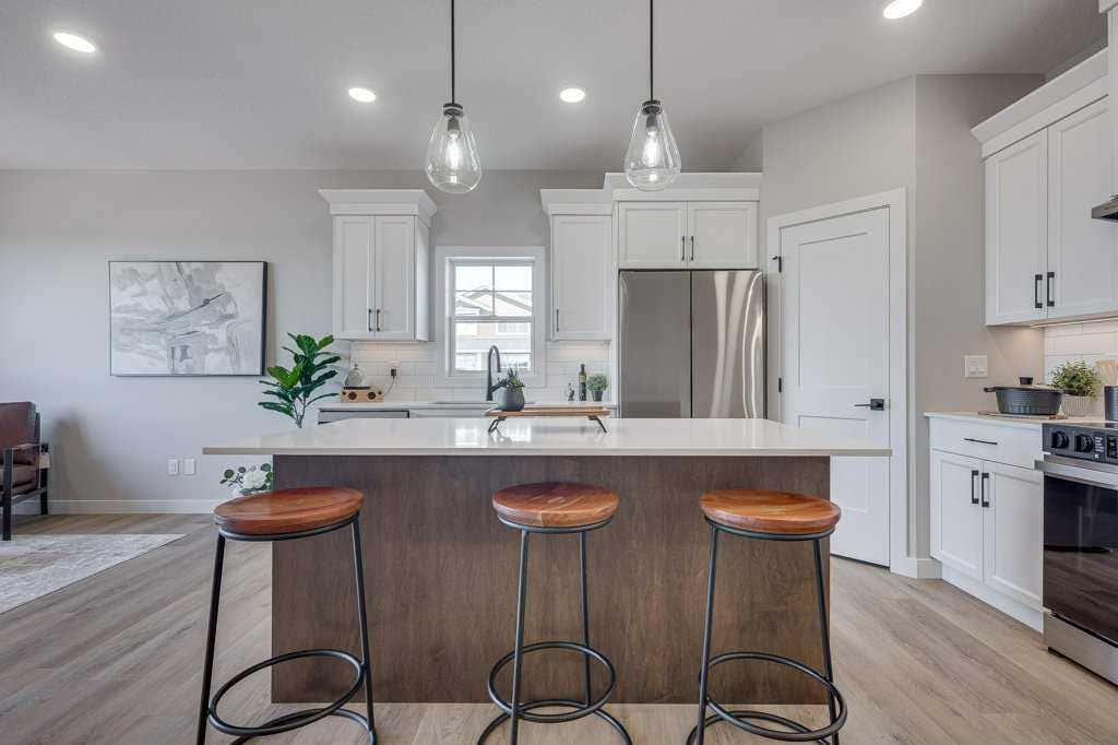 Photo of 83 Gray Close, Sylvan Lake, AB T4S 0W4 (MLS # A2334052)