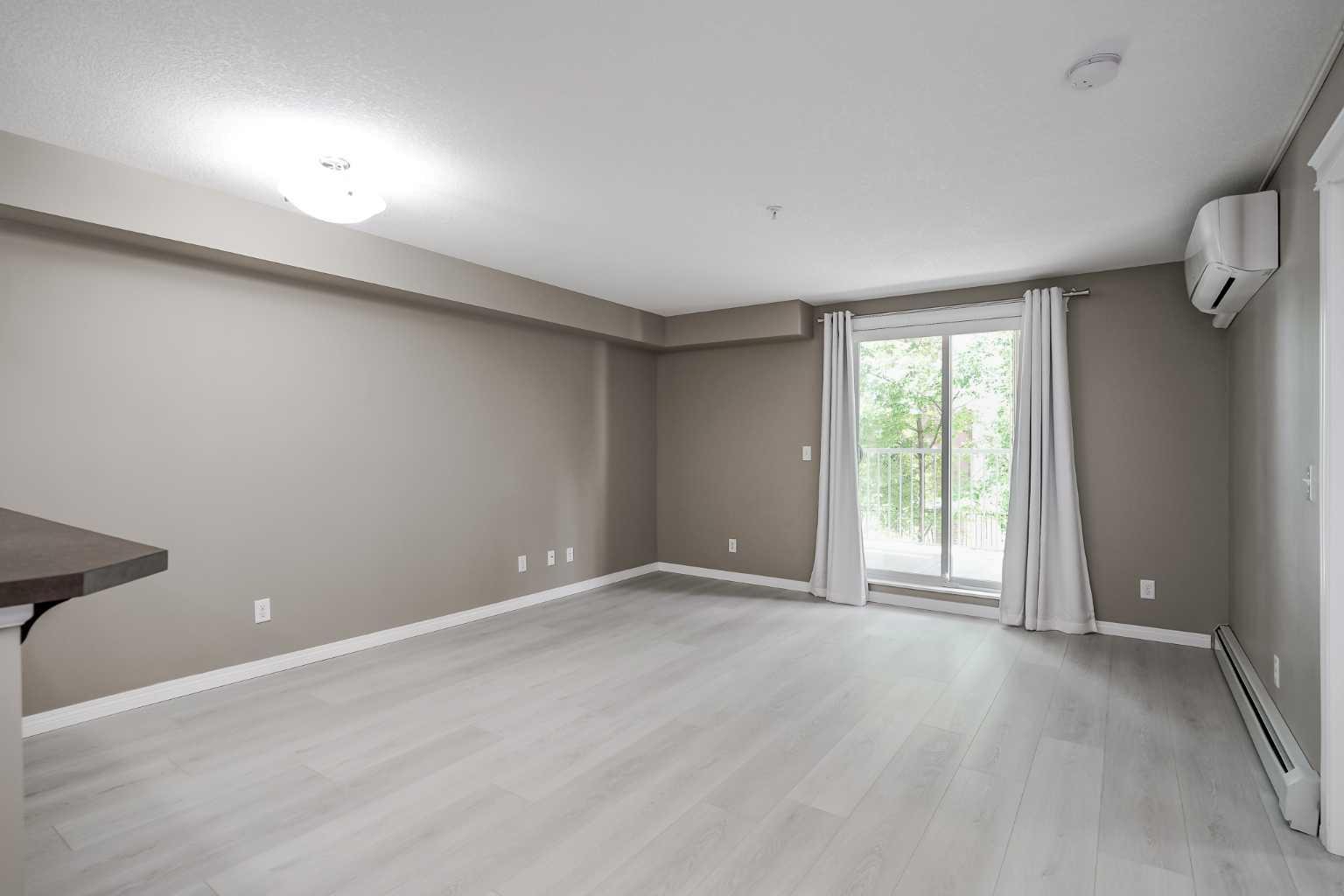 31 Country Village Manor NE 4102