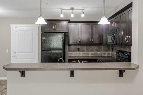 31 Country Village Manor NE 4102 Calgary AB T3K 0T3