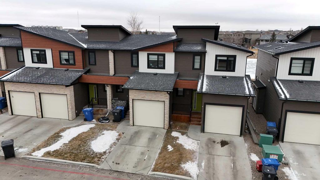 Photo of 478 Highlands Boulevard W #5, Lethbridge, AB T1J 5K5 (MLS # A2289905)