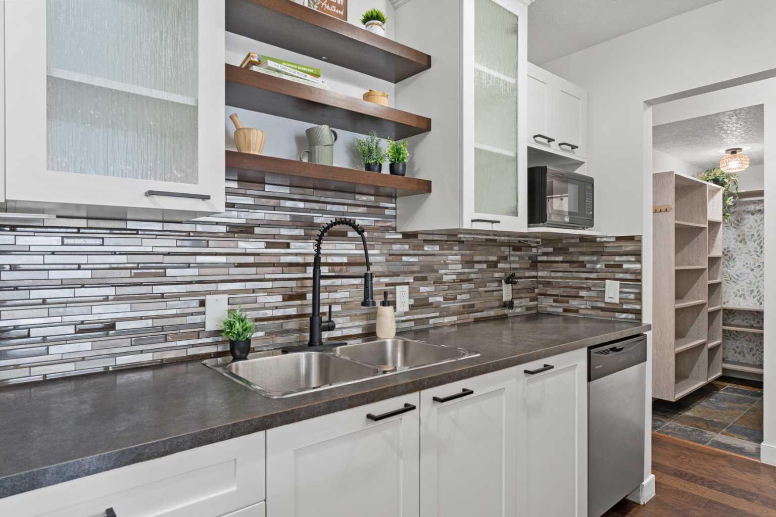 123 24 Avenue SW 105