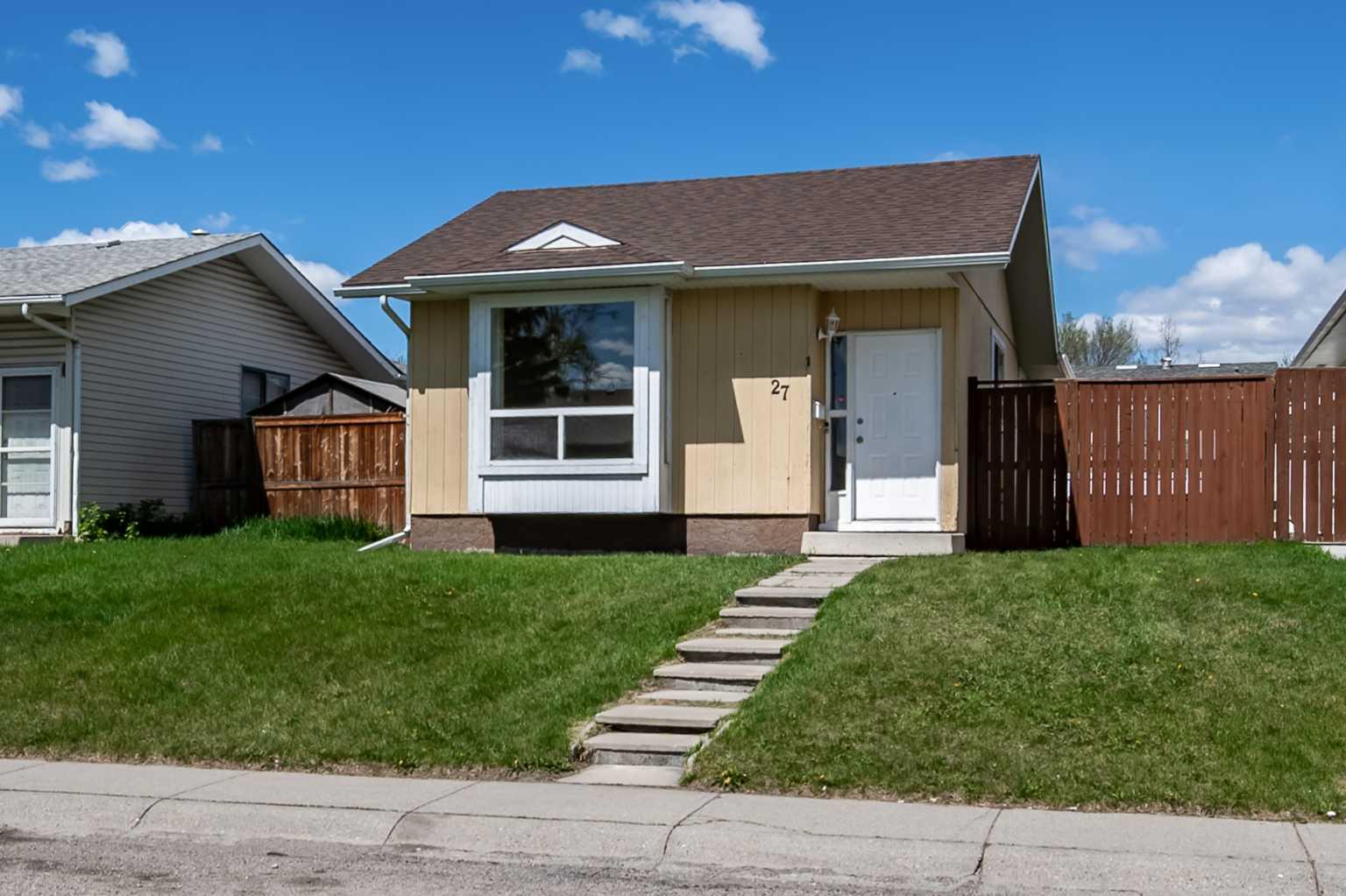 27 Aberdare Crescent NE