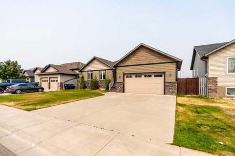 Photo of 757 27 Street, Fort Macleod, AB T0L 0Z0 (MLS # A2337124)