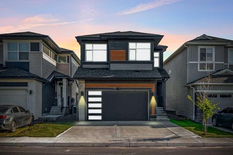 313 Corner Meadows Way NE Calgary AB T3N 1Y5