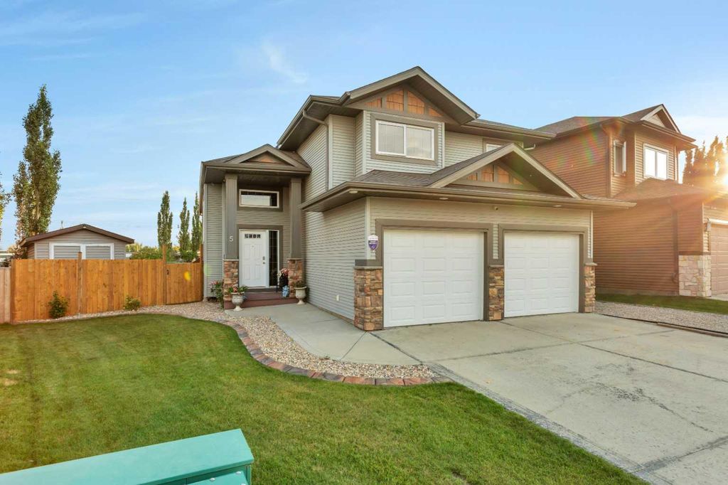 Photo of 5 Heritage Drive, Penhold, AB T0M 1R0 (MLS # A2295229)