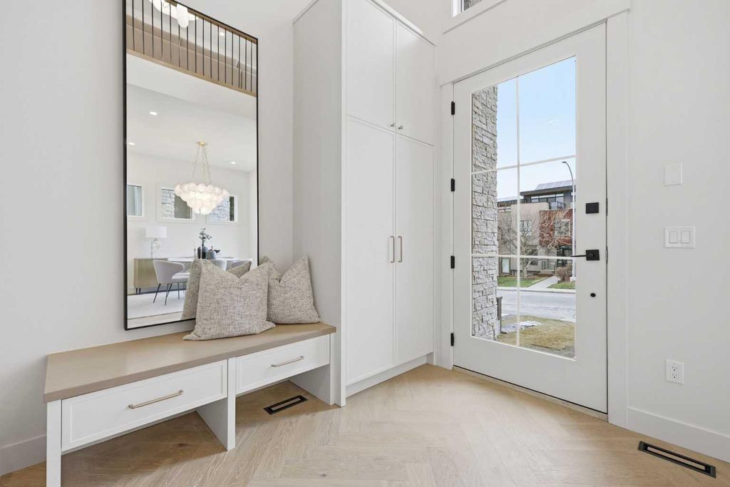 Photo of 2133 29 Avenue SW, Calgary, AB T2T 1N6 (MLS # A2305520)