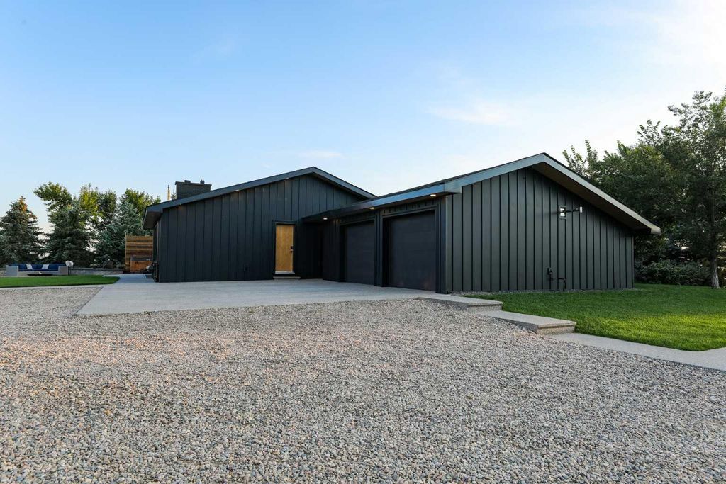 Photo of 223001 TWP 9-2, Coalhurst, AB T0L 0V0 (MLS # A2293137)