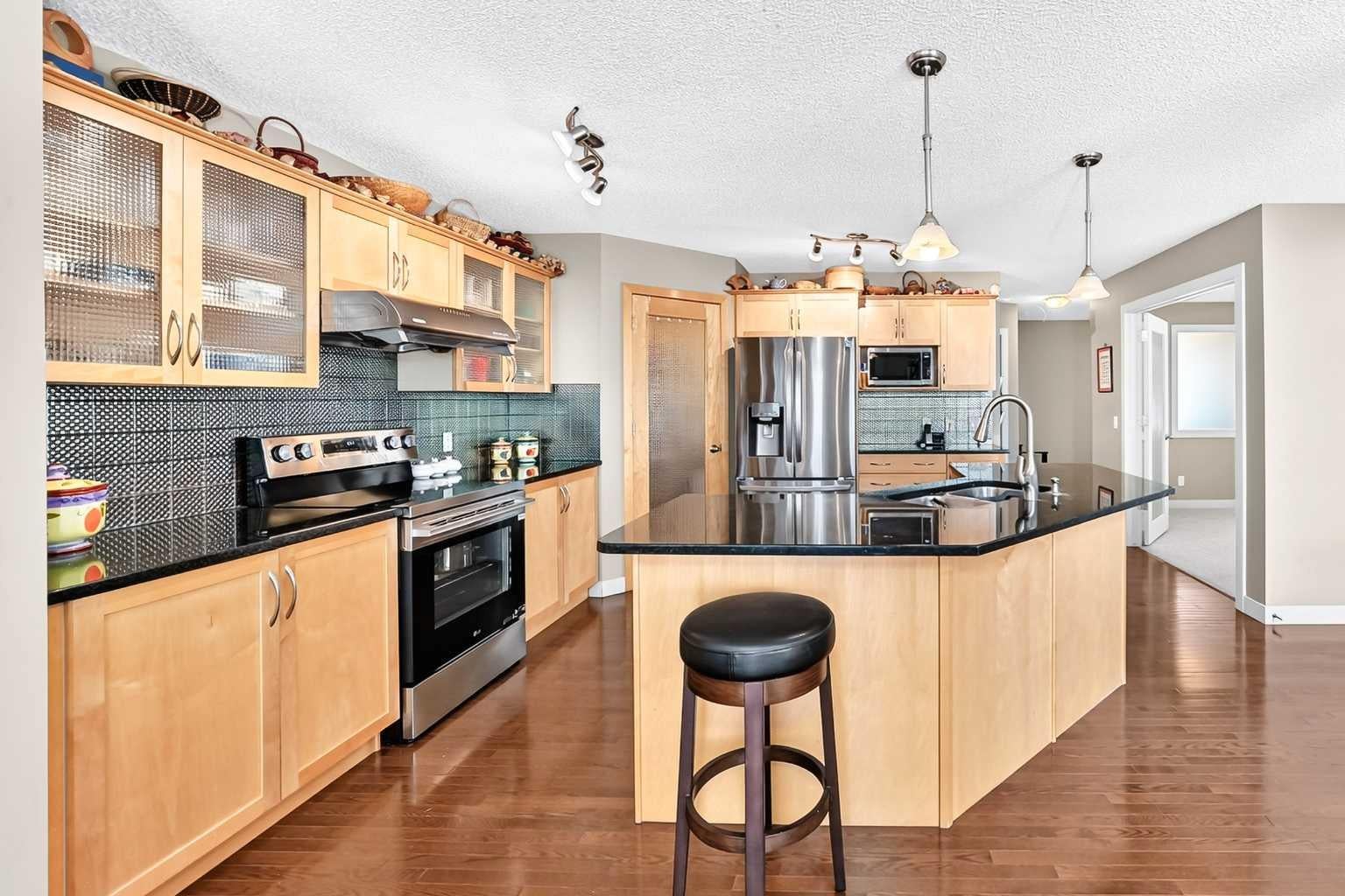 505 Kincora Bay NW