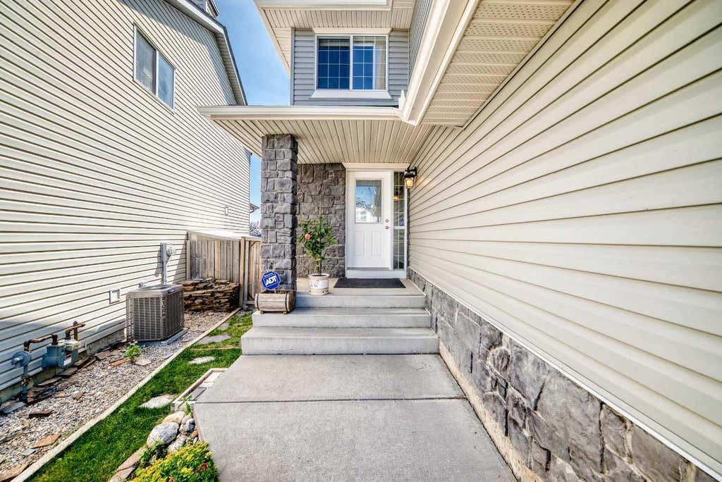 Photo of 505 Kincora Bay NW, Calgary, AB T3R 1N4 (MLS # A2334775)