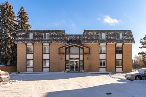 528 Cedar Crescent SW 31 Calgary AB T3C 2Y8