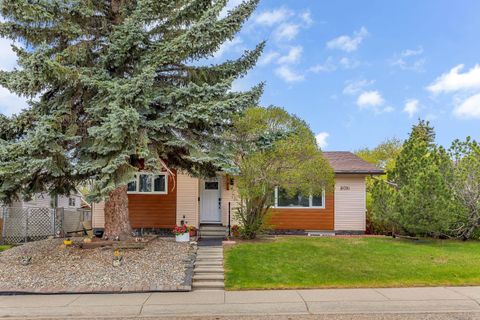 Photo of 8031 Huntwick Hill NE, Calgary, AB T2K 4G9 (MLS # A2219660) Photo of 8031 Huntwick Hill NE, Calgary, AB T2K 4G9 (MLS # A2219660)