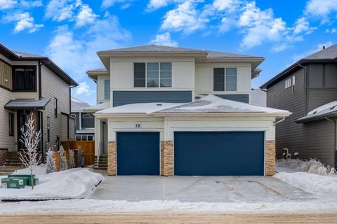 18 South Shore Bay Chestermere AB T1X 2R9