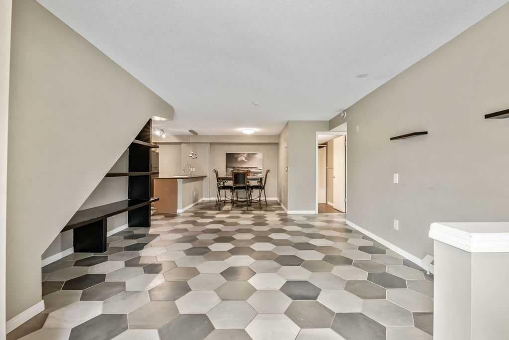 21 Mckenzie Towne Gate SE 2