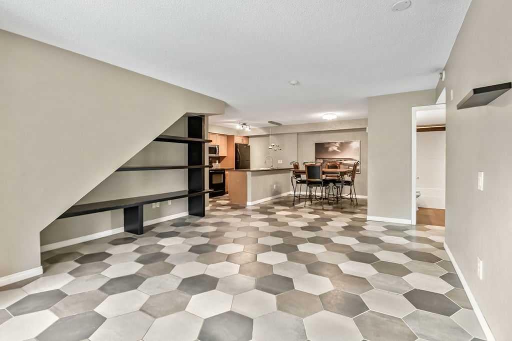 21 Mckenzie Towne Gate SE 2