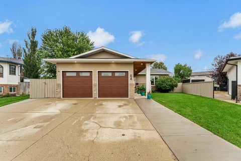 Photo of 64 Shannon Drive SE, Medicine Hat, AB T1B 4C1 (MLS # A2341153)