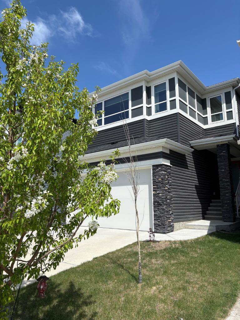 98 Lucas Crescent NW