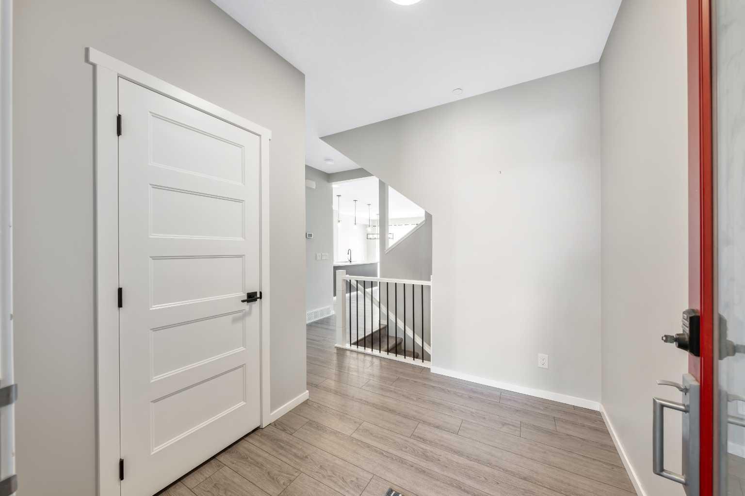 98 Lucas Crescent NW