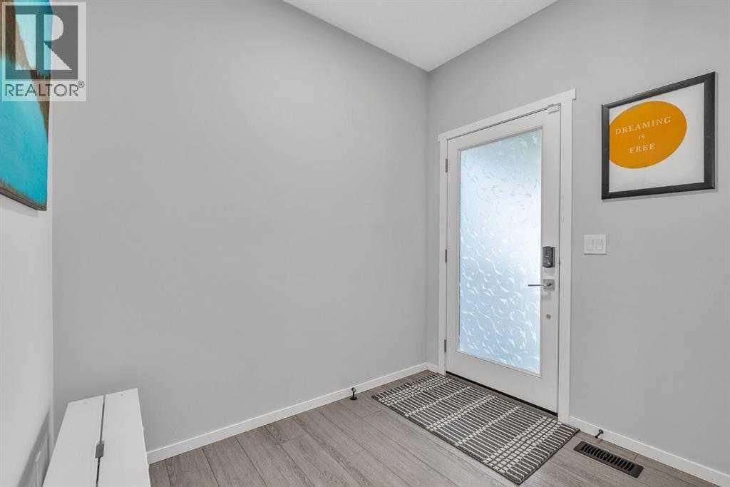 Photo of 98 Lucas Crescent NW, Calgary, AB T3G 3M9 (MLS # A2292462)