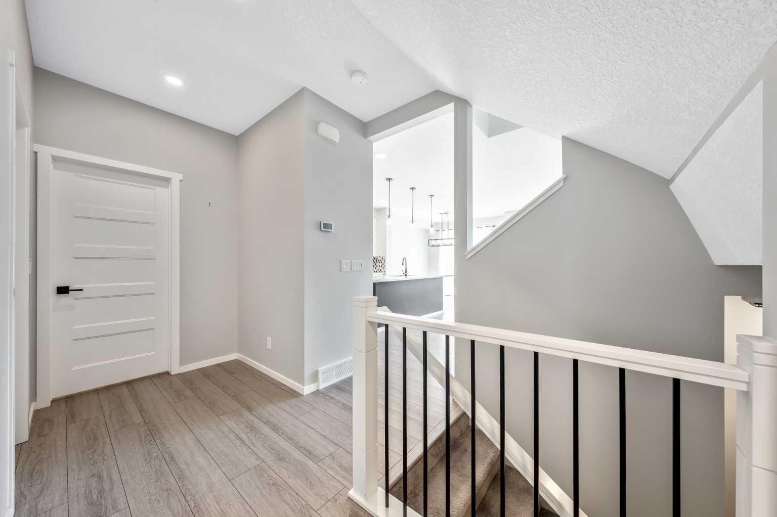 98 Lucas Crescent NW