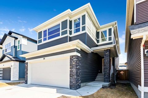 98 Lucas Crescent NW Calgary AB T3G 3M9