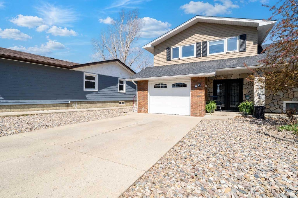 Photo of 88 Cypress Way SE, Medicine Hat, AB T1B 1G8 (MLS # A2333931)