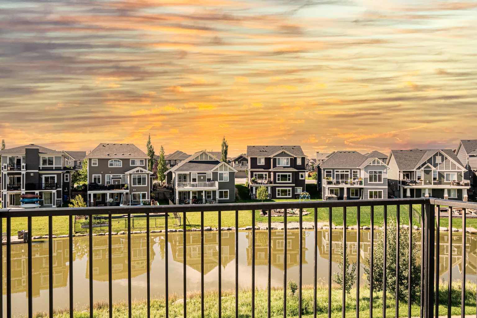 372 Canals Crossing SW