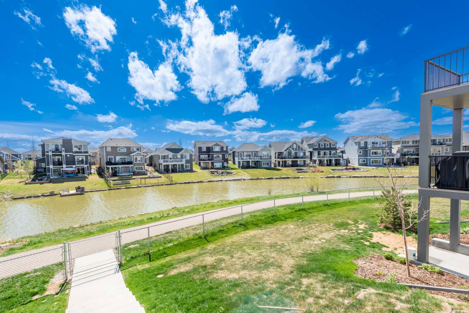 372 Canals Crossing SW