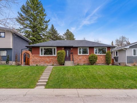 Photo of 4824 Claret Street NW, Calgary, AB T2L 1C1 (MLS # A2313861)