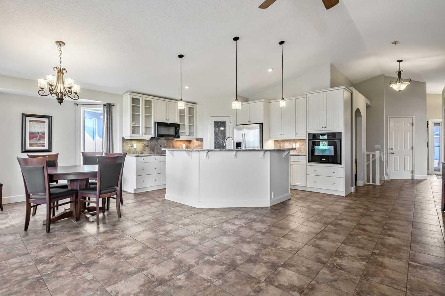 443 Riverside Green NW