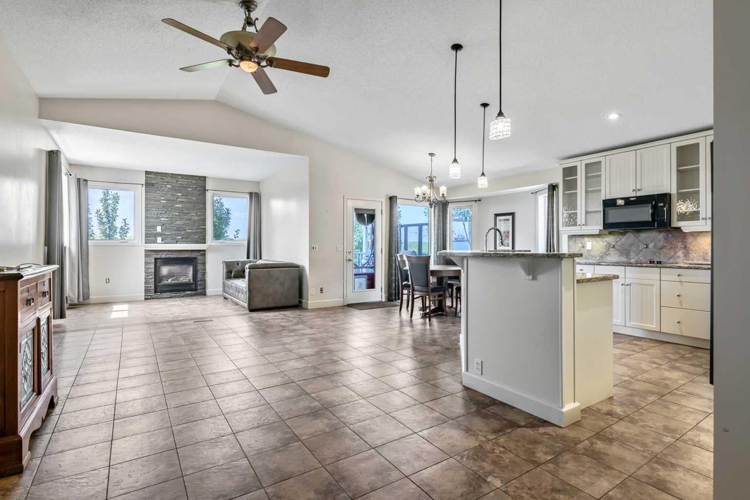 443 Riverside Green NW