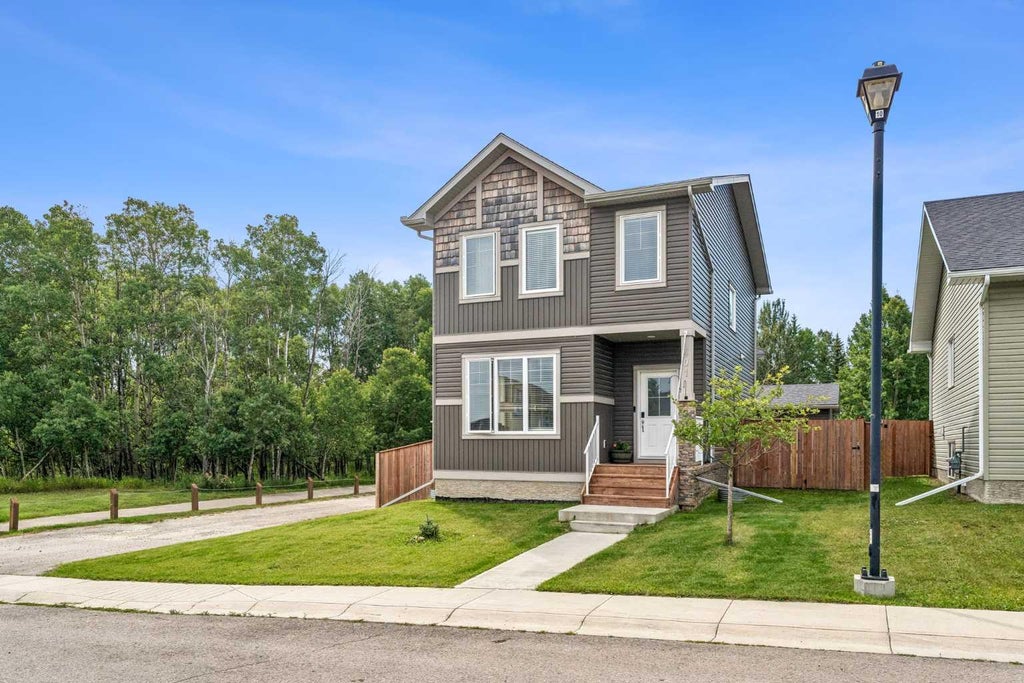 Photo of 401 Edward Avenue NW, Diamond Valley, AB T0L 2A0 (MLS # A2339811)