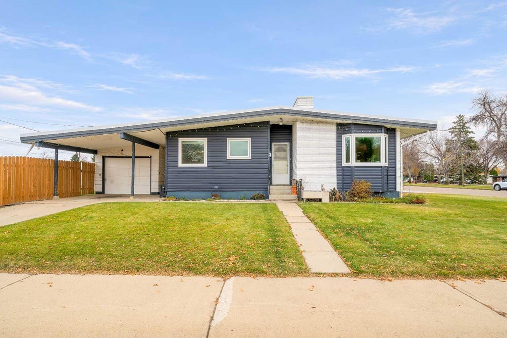 Photo of 1301 3 Avenue NE, Medicine Hat, AB T1A 6B1 (MLS # A2355794)