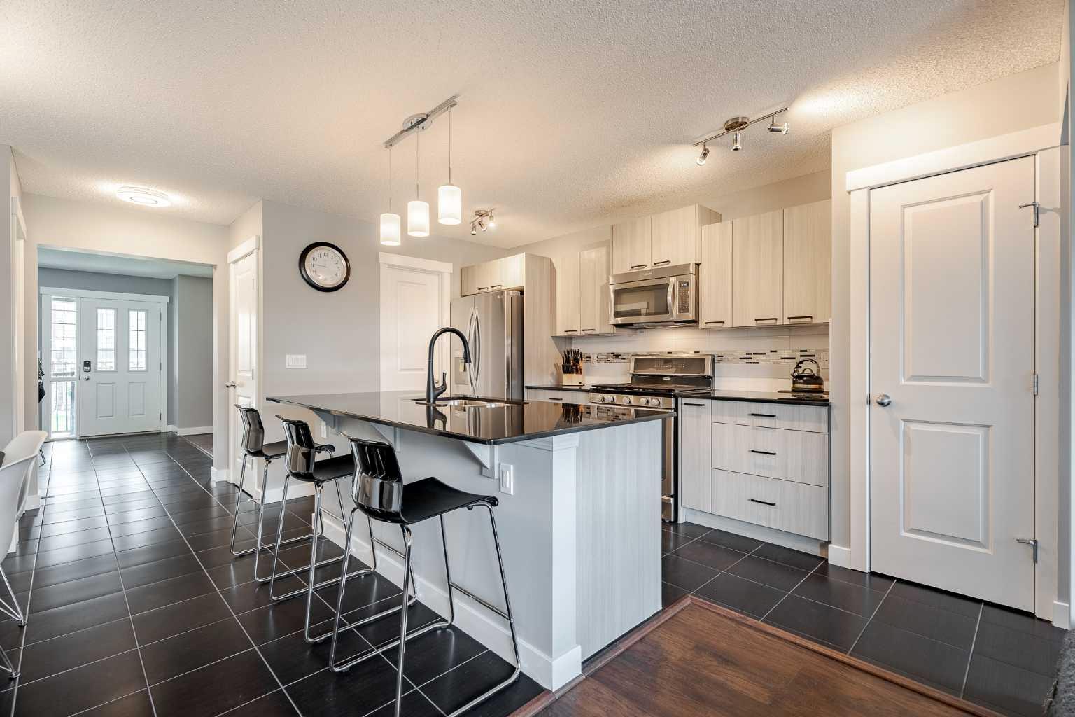 110 Skyview Ranch Manor NE