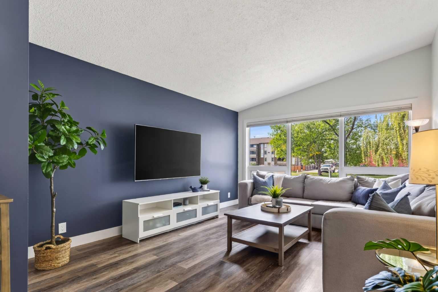 6516 Crowchild Trail SW