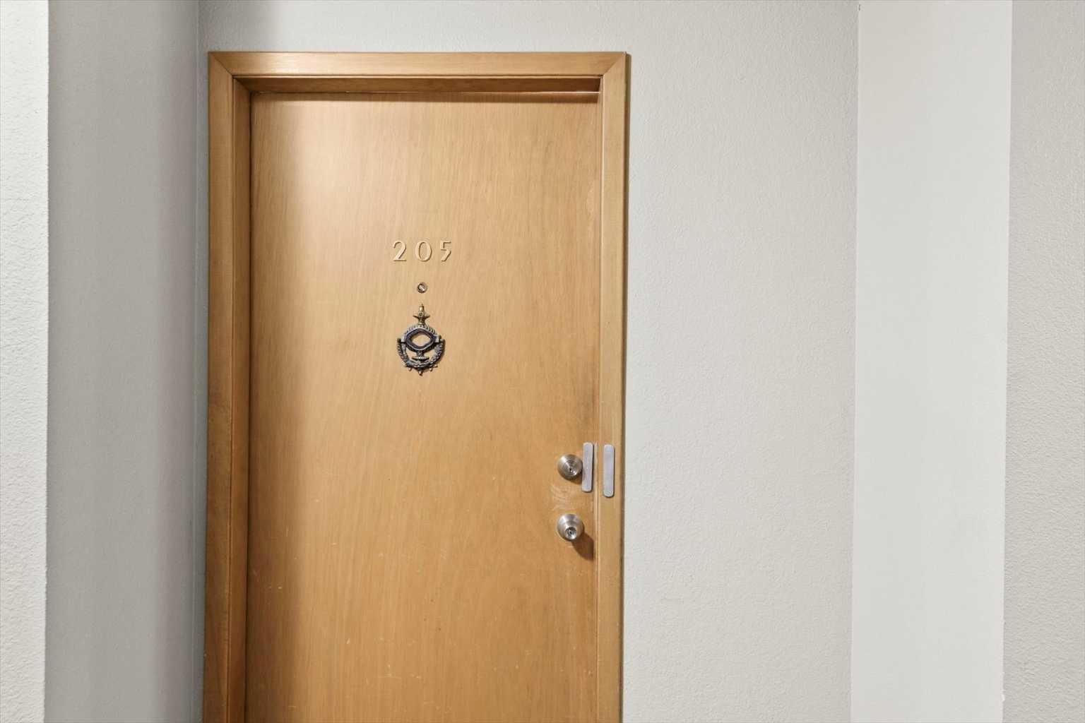 1001 68 Avenue SW 205