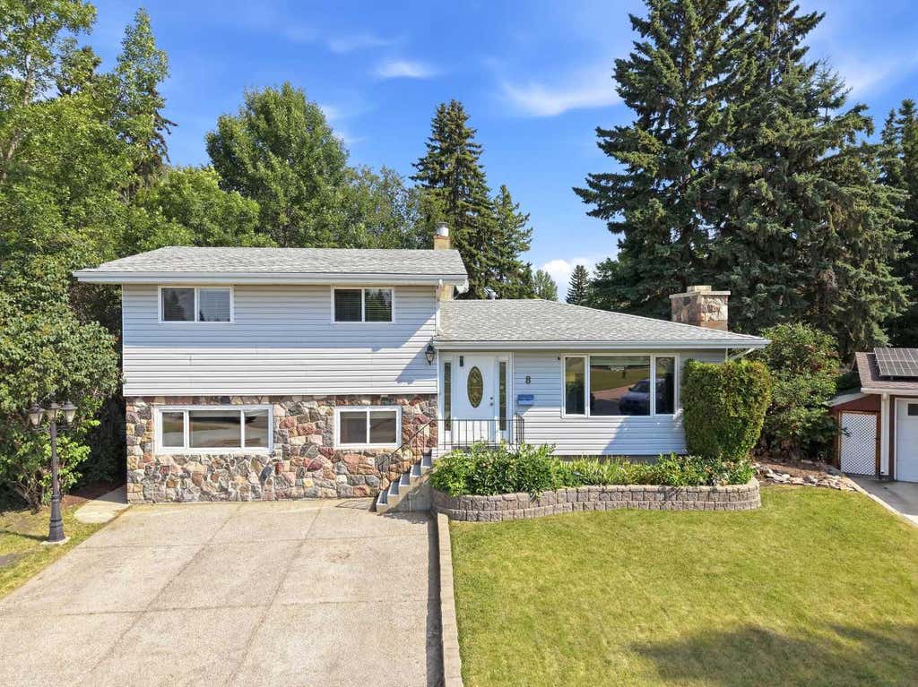 Photo of 8 Sydney Close, Red Deer, AB T4N 0E1 (MLS # A2334098)