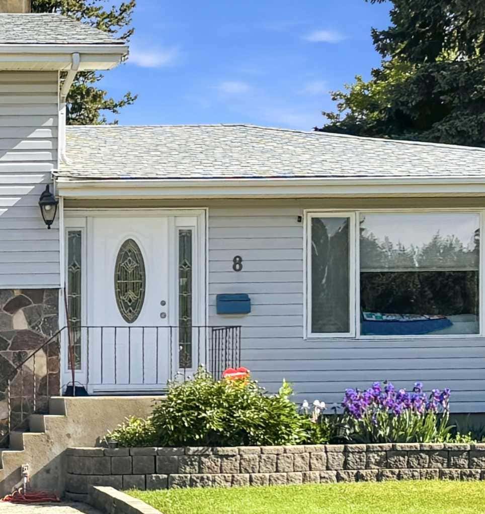 Photo of 8 Sydney Close, Red Deer, AB T4N 0E1 (MLS # A2334098)