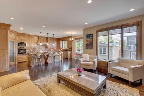 2609 7 Avenue NW Calgary AB T2N 1A6