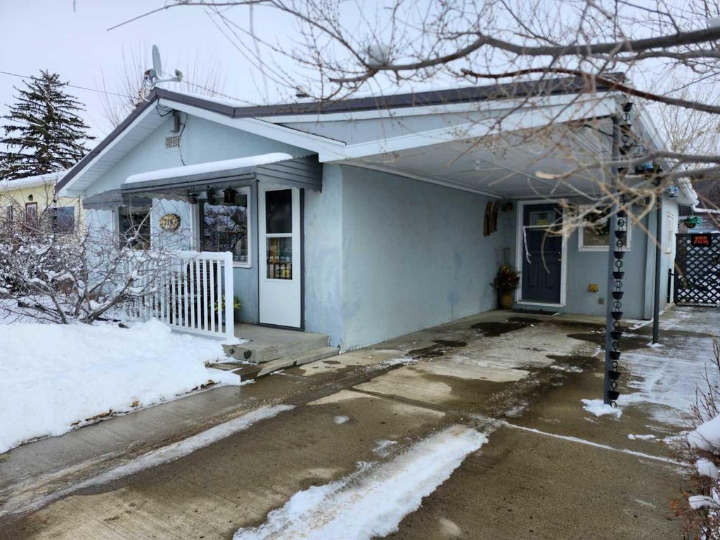 Photo of 716 1 Street SW, Drumheller, AB T0J 0Y6 (MLS # A2293371)