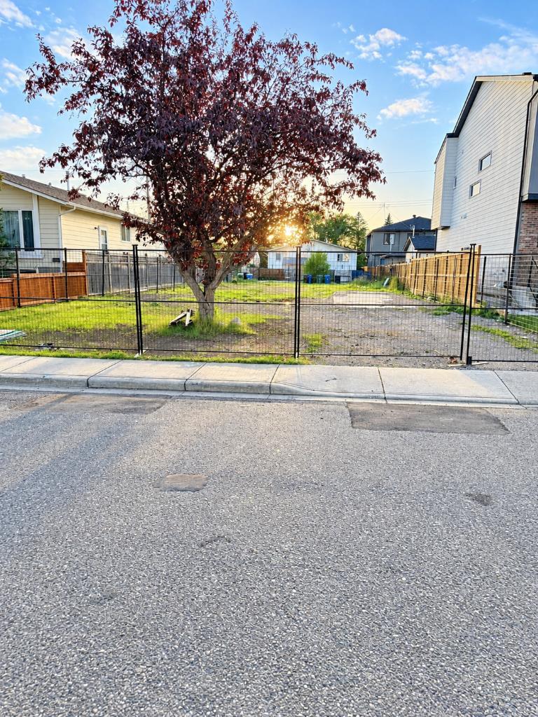 Photo of 4647 79 Street NW, Calgary, AB T3B 2P1 (MLS # A2347453)