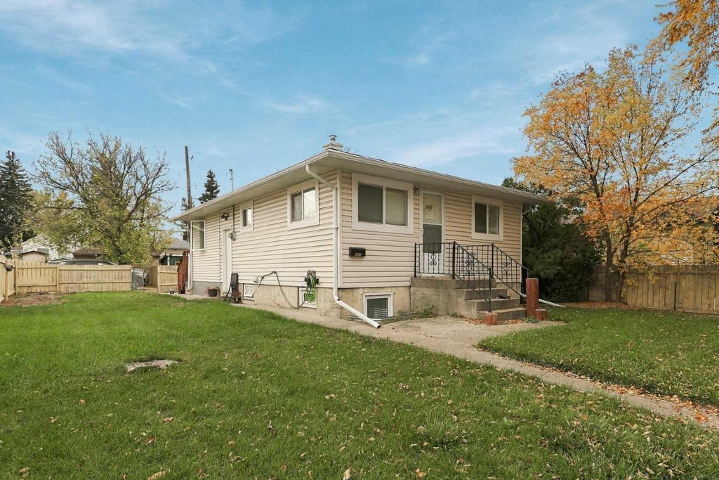 Photo of 1822 1A Avenue N, Lethbridge, AB T1H 0B1 (MLS # A2349530)
