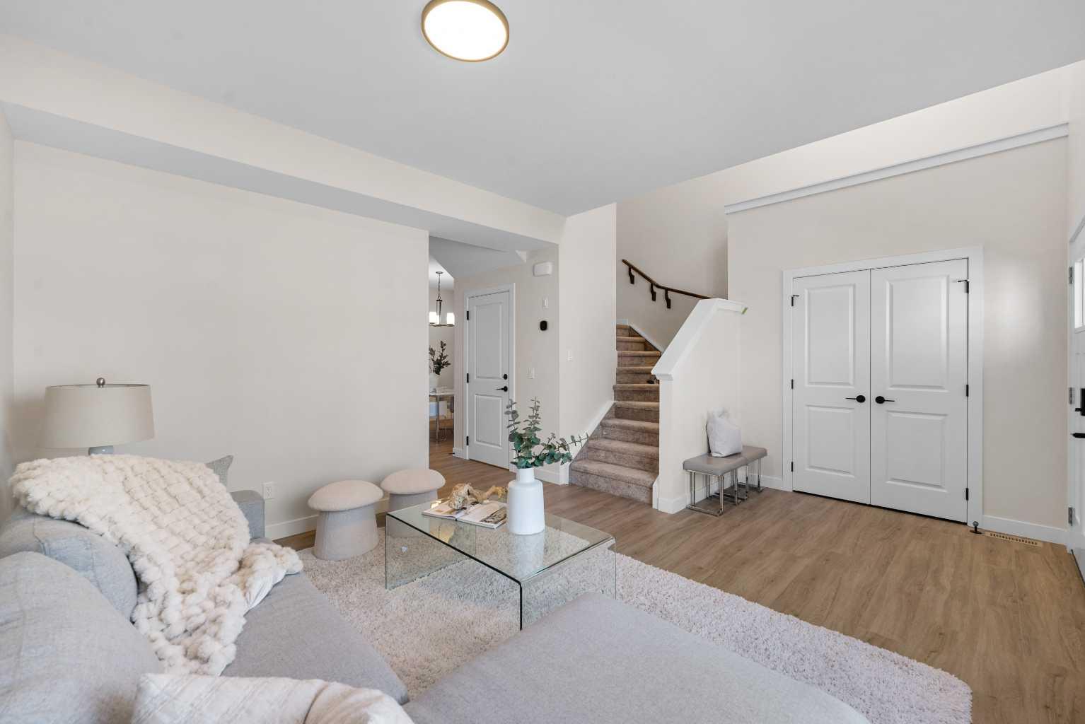 28 Buffaloberry Manor SE